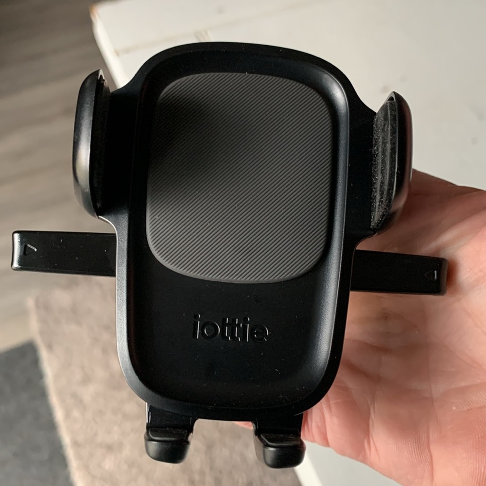 FREE W/PURCHASE - IOTTIE - Easy One Touch 5 Universal Dash/Windshield Car Mount